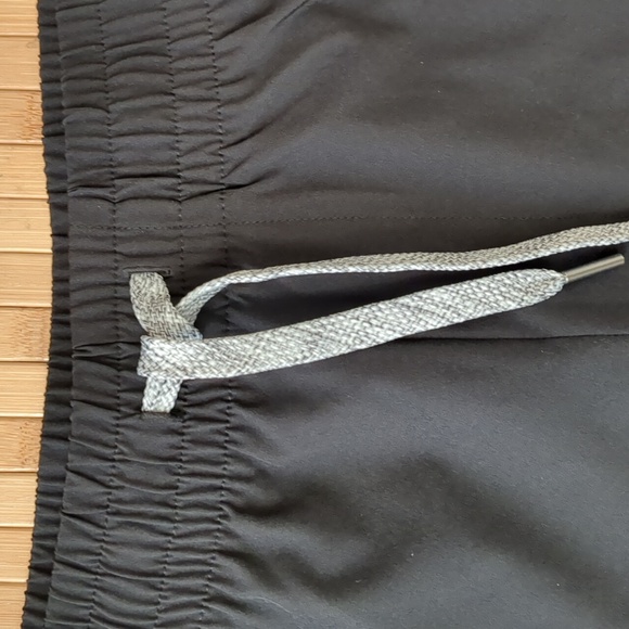 All In Motion Women's Black Cargo Athletic Shorts, Size Medium, NEW nwt - Picture 4 of 8